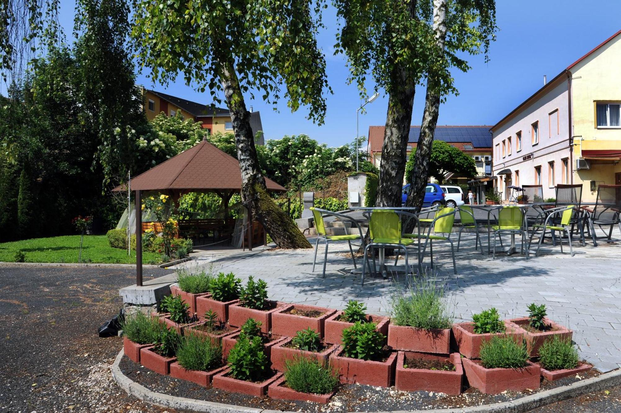 Oazis Hotel*** Nagykanizsa Exterior foto